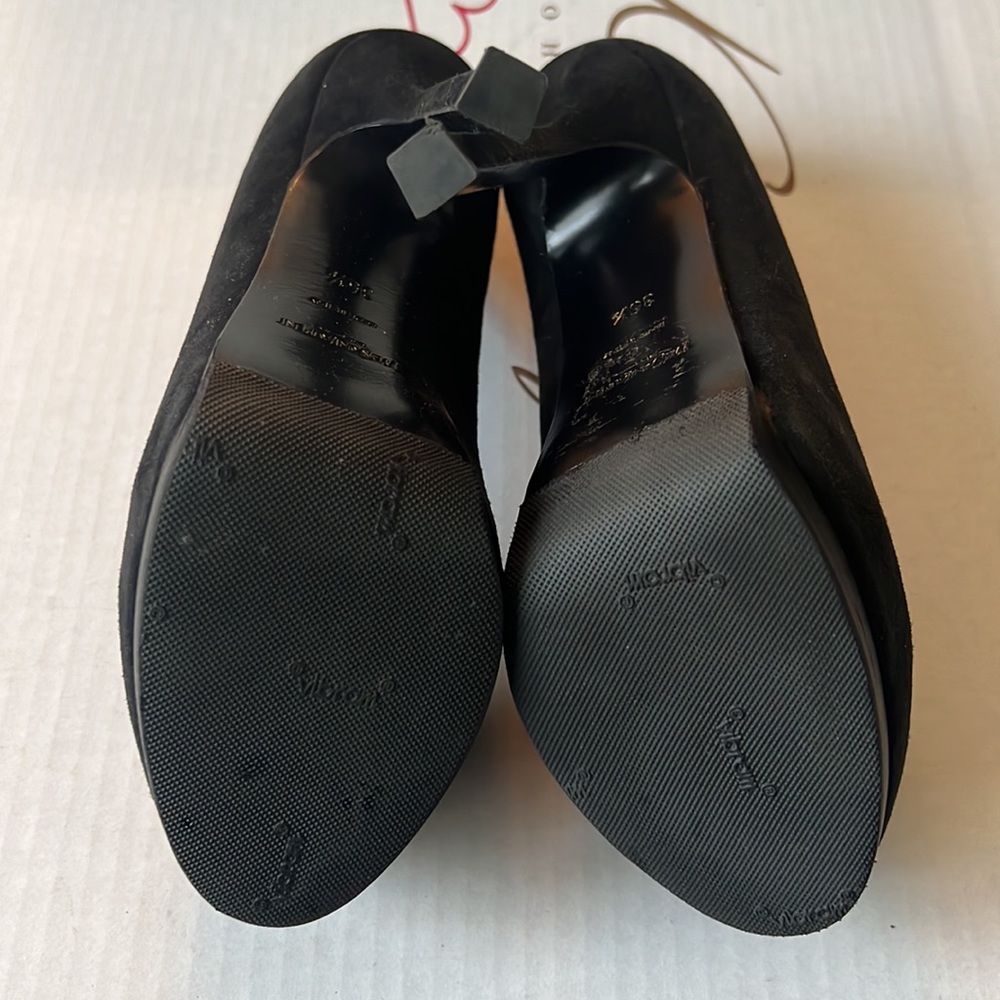 Saint Laurent, YSL Tribute Suede Pumps - Picture 6 of 9